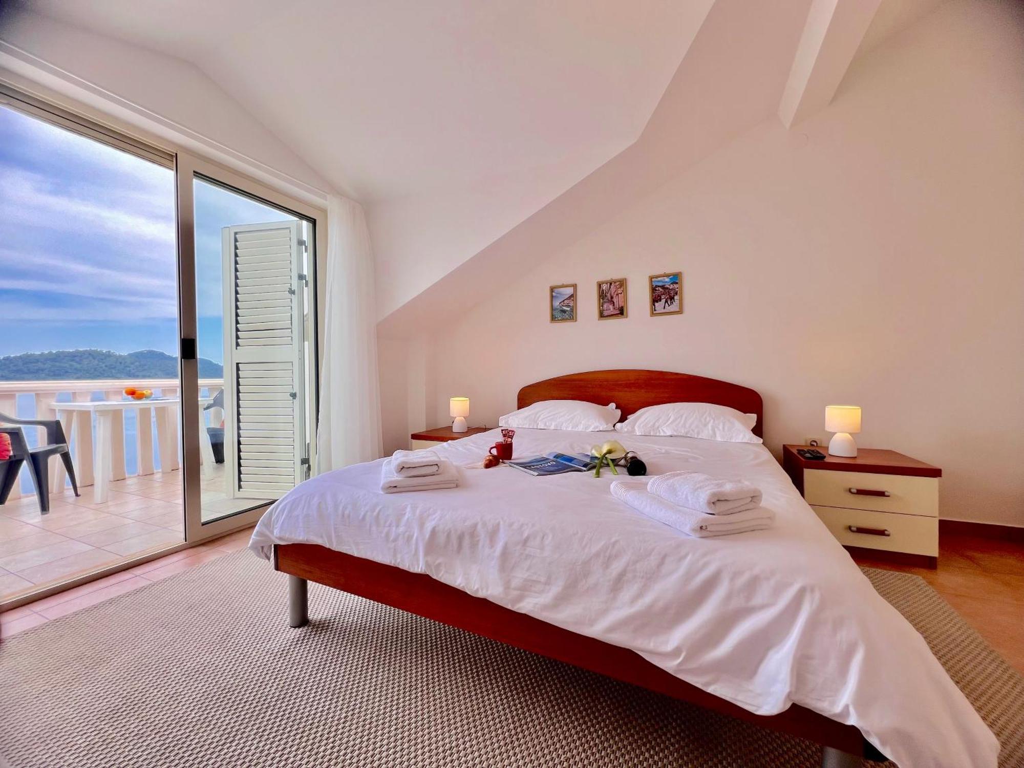Terrace Studios With Panoramic Seaview Uble Eksteriør billede