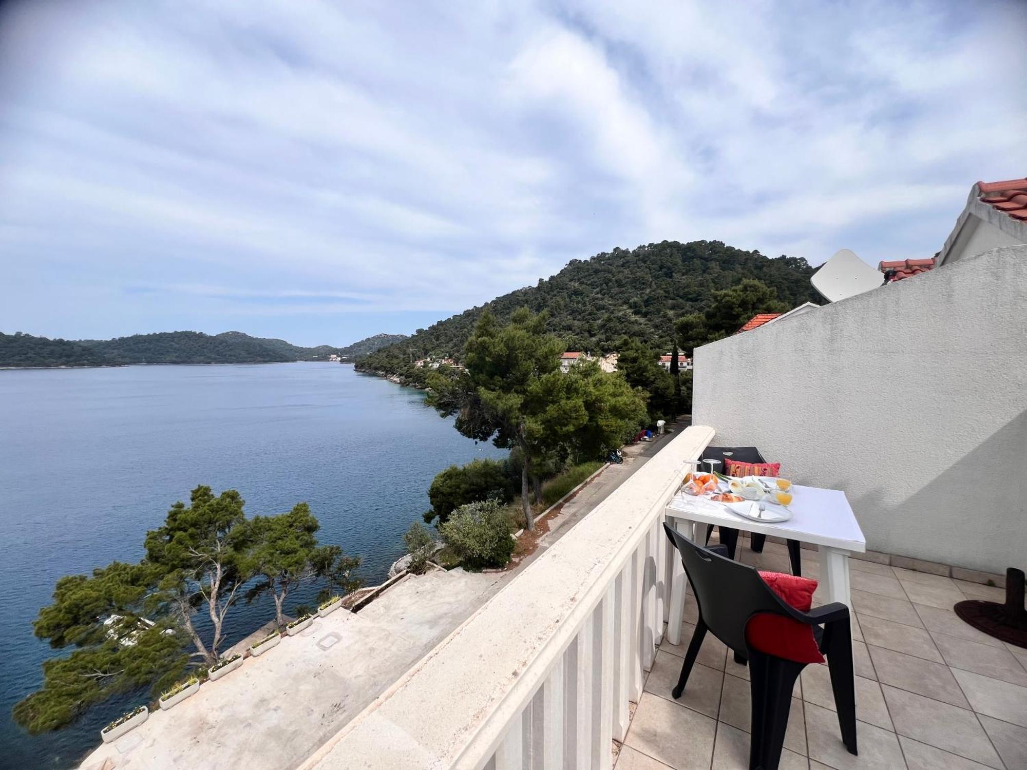 Terrace Studios With Panoramic Seaview Uble Eksteriør billede