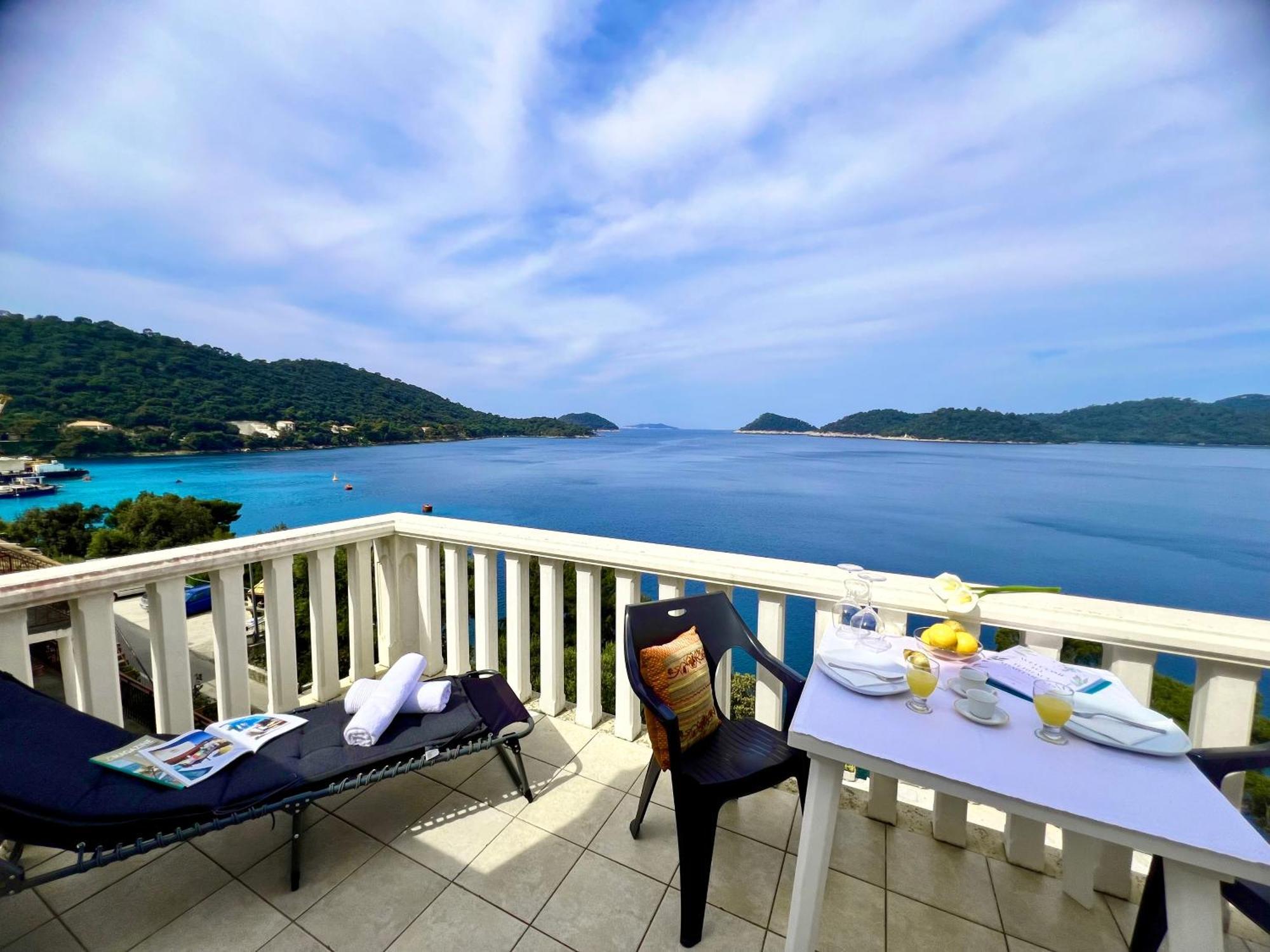 Terrace Studios With Panoramic Seaview Uble Eksteriør billede